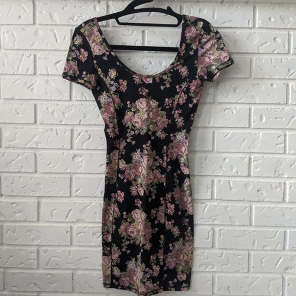 Aritzia Talula Floral Bodycon Mini Dress - Picture 3 of 7